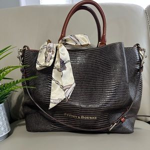Dooney & Bourke embossed lizard large Barlow